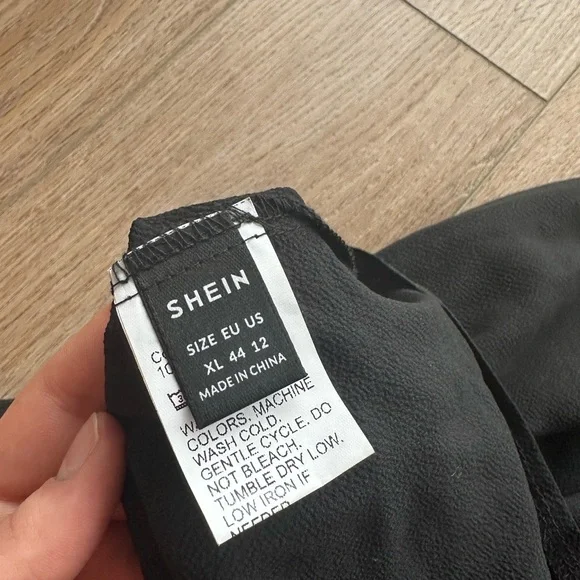 black blouse - Picture 2 of 2